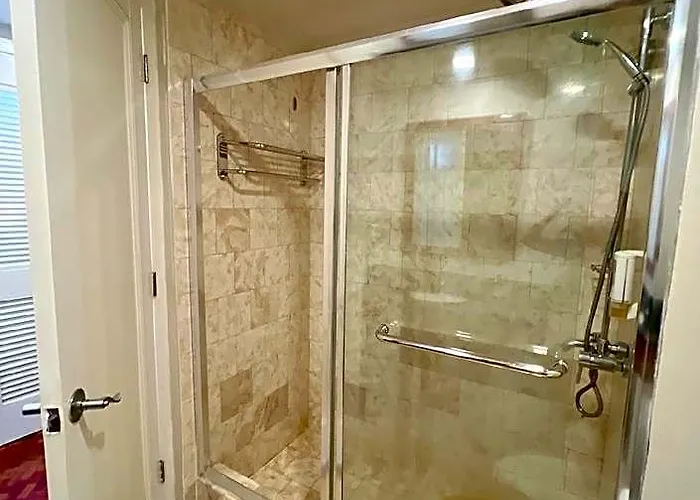 Olympia Makati 3*